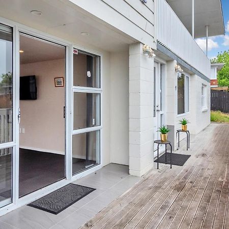 Sunny Side Getaway With Parking And Aircon Villa Auckland Exterior photo