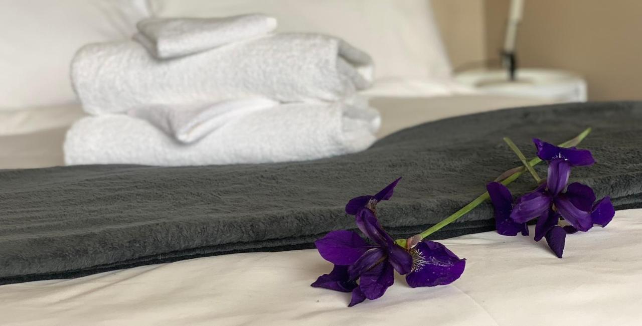 Sunny Side Getaway With Parking And Aircon Villa Auckland Exterior photo