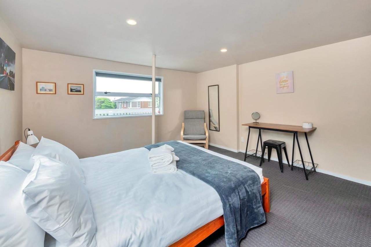 Sunny Side Getaway With Parking And Aircon Villa Auckland Exterior photo