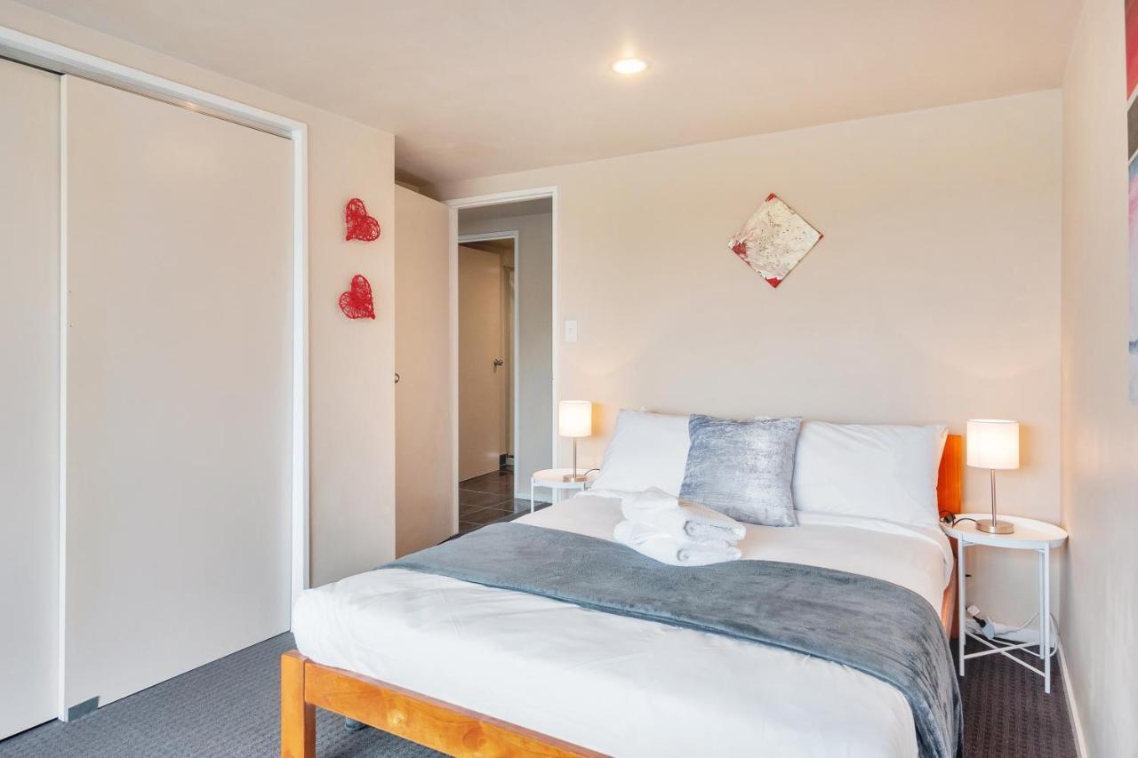 Sunny Side Getaway With Parking And Aircon Villa Auckland Exterior photo